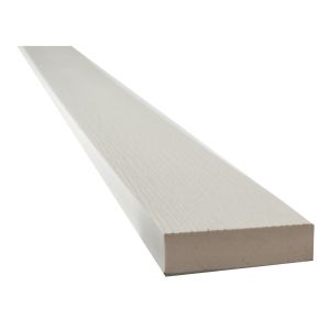 Moulure en PVC TRIMLAST blanche 5/4 po x 4 po x 16 pi Finition grain de bois.