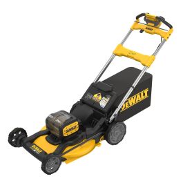 Tondeuse DEWALT sans fil autopropulsée avec deux batteries et chargeur 10 A.h.
